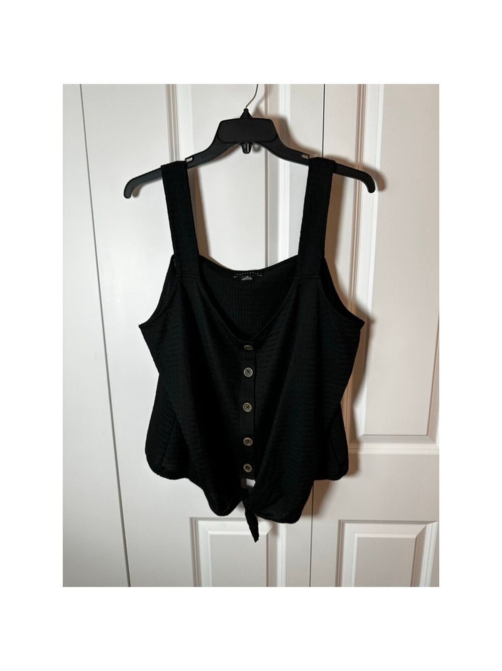 Sanctuary Black Textured Button-Front Tie-Hem Tank Top 2X